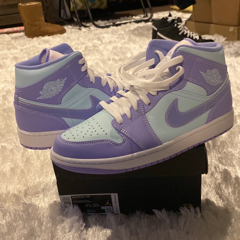 New!!!Air Jordan 1 mid sizeM 9 purple pulse/Arctic punch